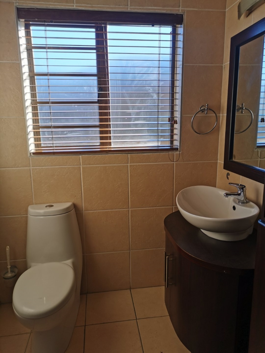 To Let 3 Bedroom Property for Rent in Summerstrand Eastern Cape